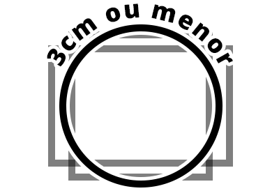 O chaveiro de tamanho P possui dimensões de 3cm ou menos